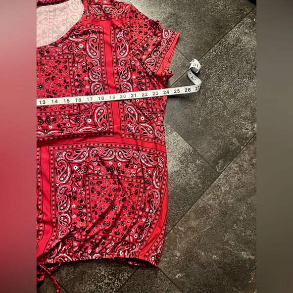 Red Bandana Short Sleeve Top with tie Waist - Picture 4 of 7